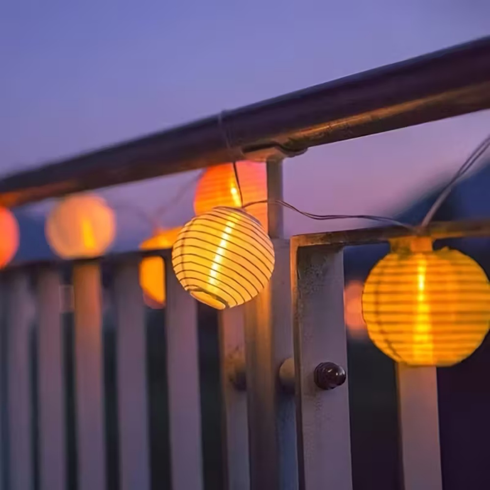 Luci a stringa con lanterne di - Lantern Paper Solar recensione e prezzo